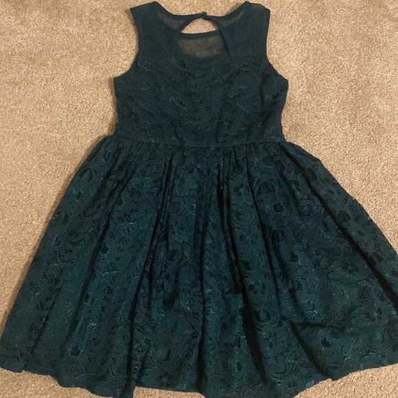 Little girls green lace dress - Picture 3 of 7